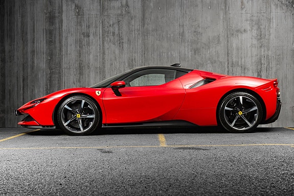 Ferrari SF90 Stradale 3 of 5