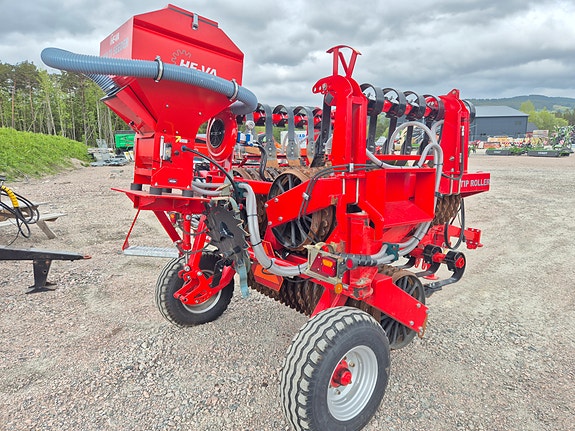 HE-VA TippRoller 540 med sloddeplank og Multiseeder såmaskin.