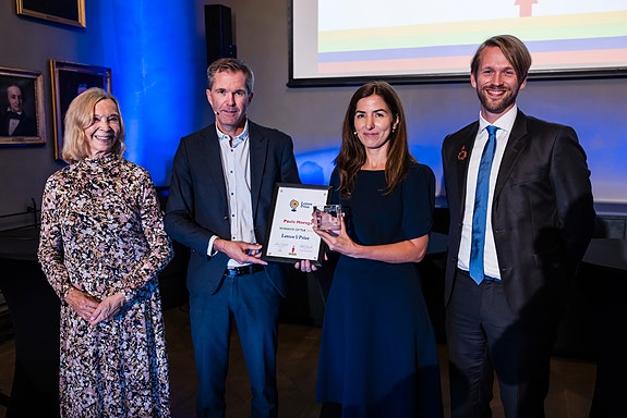 Stillingen koordinerer også Lettenprisen som deles ut annenhvert år til en ung forsker. Her fra utdelingen til Paula Moraga i 2023. Foto: Thomas Eckhoff