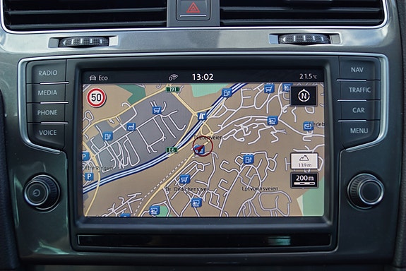 Volkswagen e-Golf VII 28 of 30