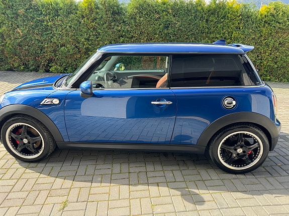 MINI Cooper S 2 of 5