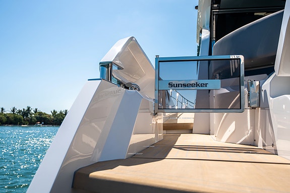 Sunseeker Predator 65 14 of 24