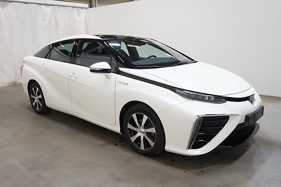 Toyota Mirai 3 of 5
