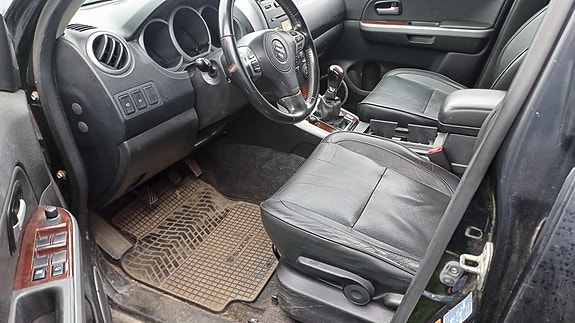 Suzuki Grand Vitara 12 of 21