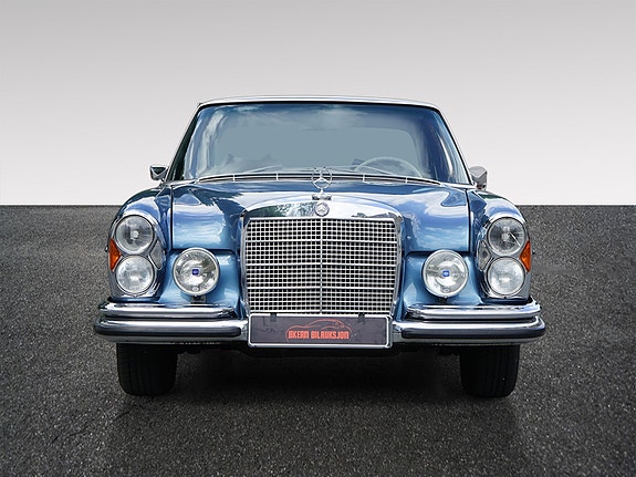 Mercedes-Benz 280 SE 2 of 30