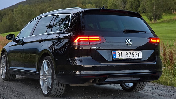 Volkswagen Passat 24 of 30