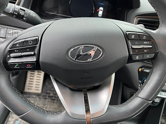Hyundai IONIQ 13 of 15