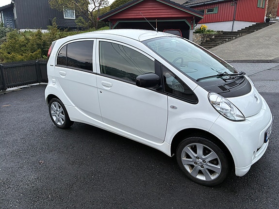 Peugeot iOn 11 of 12
