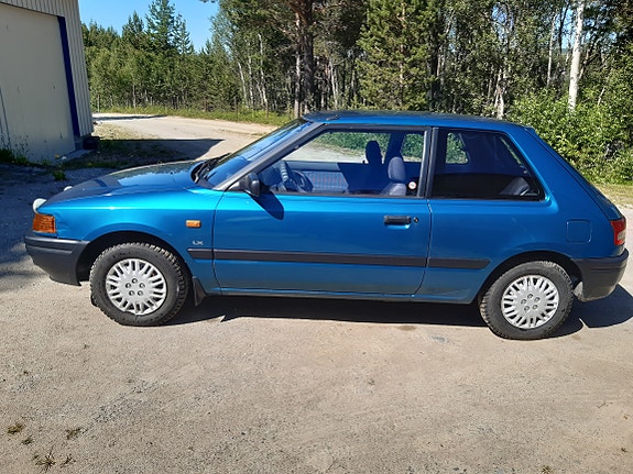 Mazda 323 4 of 5
