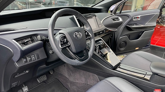 Toyota Mirai 12 of 22