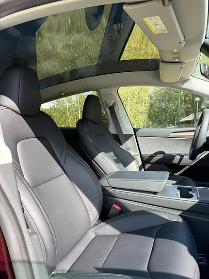 Tesla Model Y 20 of 23
