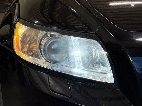 Volvo V50 2 of 5