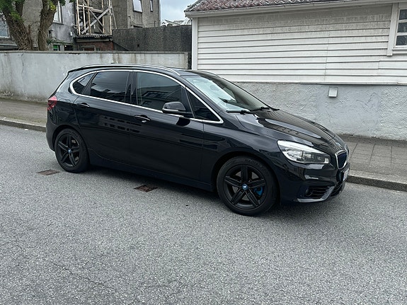 BMW 225xe 13 of 21