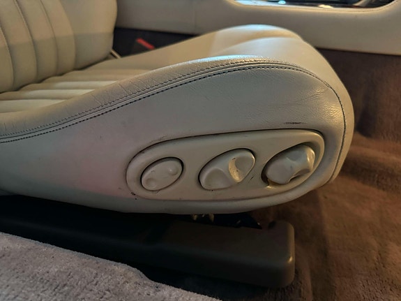 Jaguar XK 20 of 29