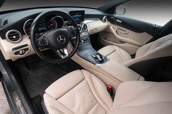 Mercedes-Benz C350 10 of 30
