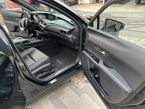 Lexus UX-Serie 4 of 19