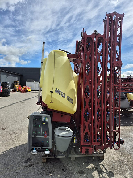 Hardi Mega 1500 24m med fronttank 2021, kr 480 000,-