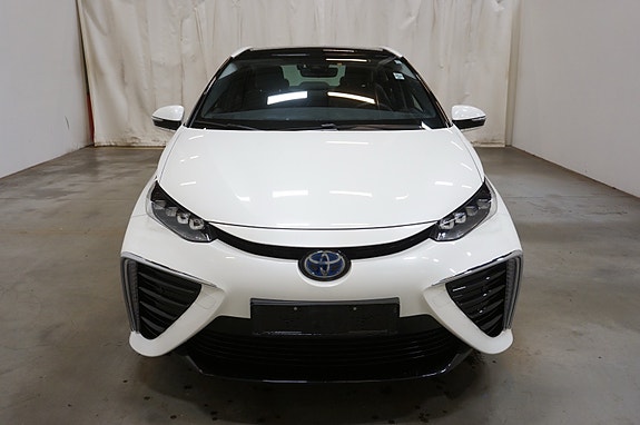 Toyota Mirai 2 of 5