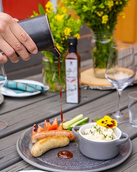 Vi har mye egenprodusert, blant annet egne pølser