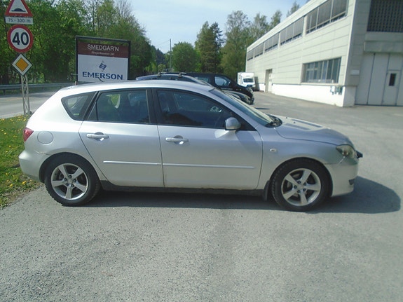 Mazda 3 4 of 5