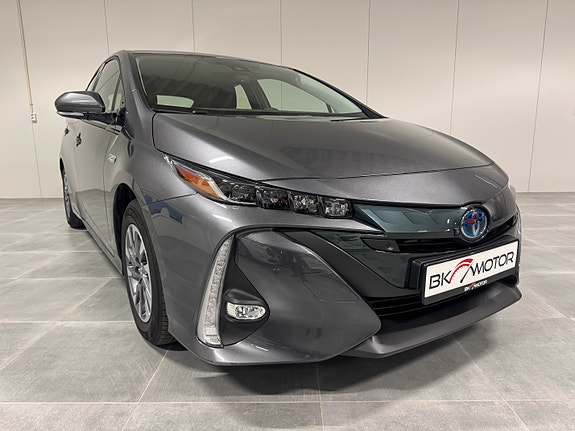 Toyota Prius Plug-in Hybrid 6 of 30