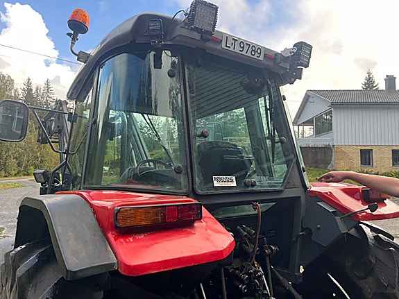 Massey Ferguson 4255 m/bunn og buk 1999, kr 299 000,-