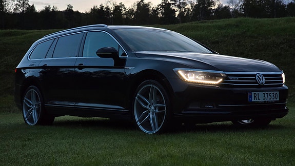 Volkswagen Passat 28 of 30