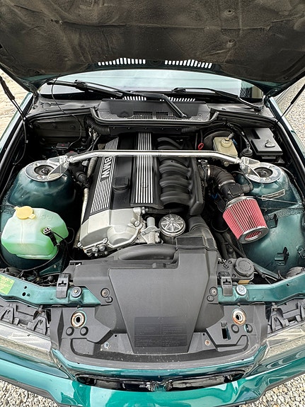 BMW 320 9 of 17