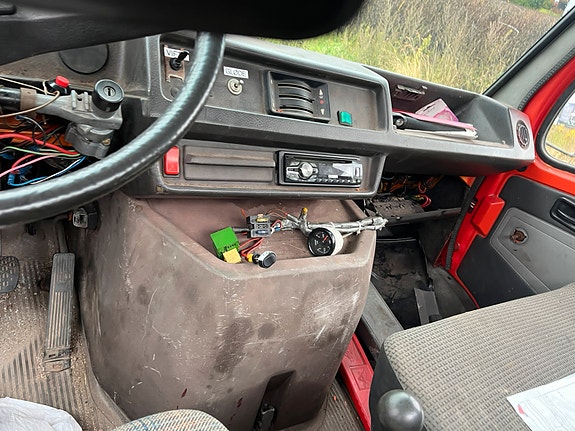 Mercedes-Benz 310D 3 of 5