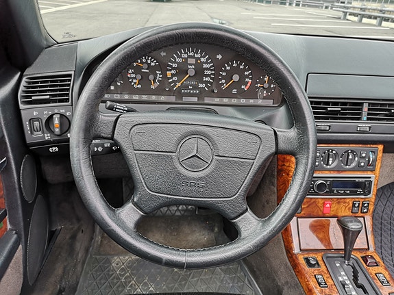 Mercedes-Benz SL300 18 of 26