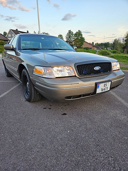 Ford Crown Victoria 5 of 15