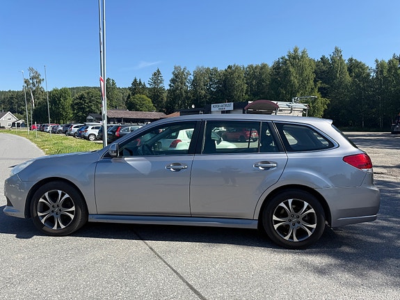 Subaru Legacy 3 of 5