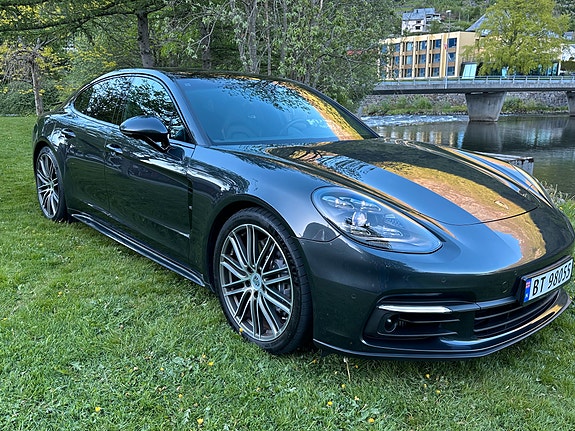 Porsche Panamera 4 of 30