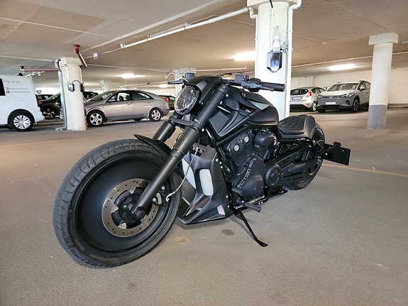 Harley-Davidson V-Rod 3 of 5
