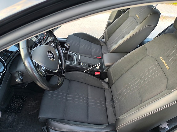 Volkswagen Passat Alltrack 25 of 30