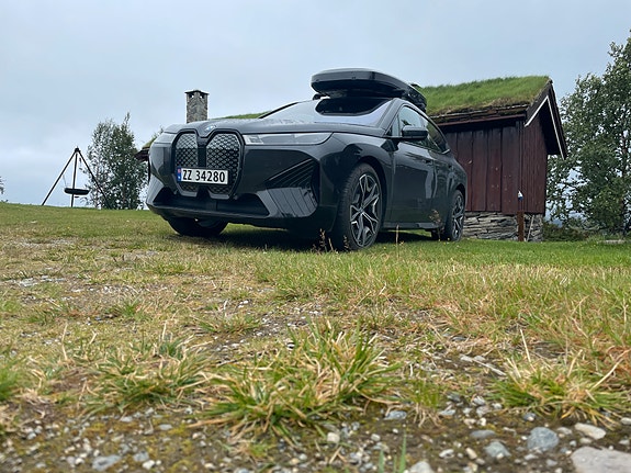 BMW iX 8 of 30