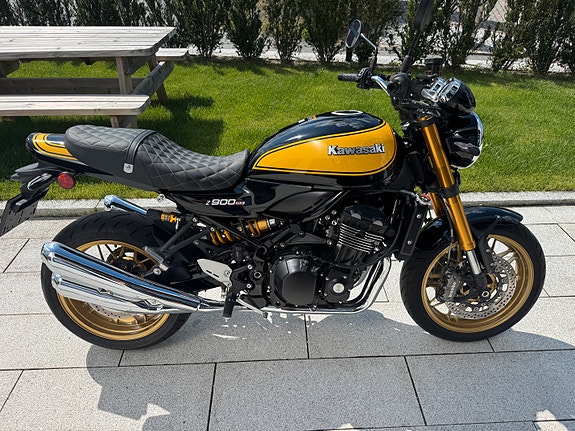 Kawasaki Z 900 RS 2 of 14