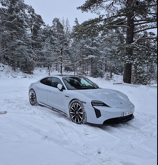 Porsche Taycan 6 of 13