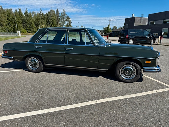 Mercedes-Benz 280 SE 4 of 5
