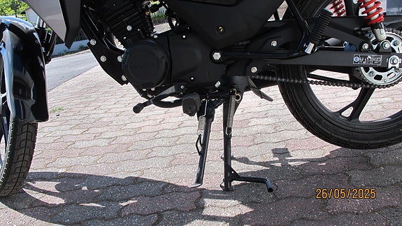 Honda CB 125F 4 of 9