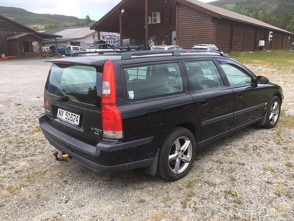 Volvo V70 5 of 7