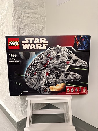 LEGO Star Wars 10179 Ultimate Collectors Millennium Falcon