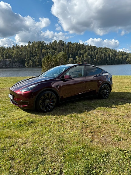 Tesla Model Y 5 of 23