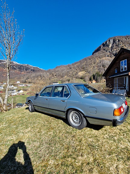 BMW 745iA 4 of 14