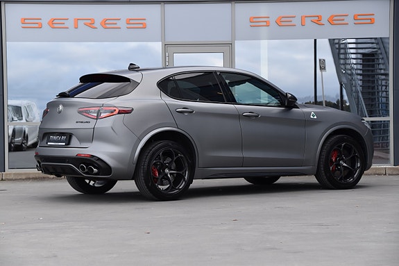 Alfa Romeo Stelvio Quadrifoglio 11 of 30