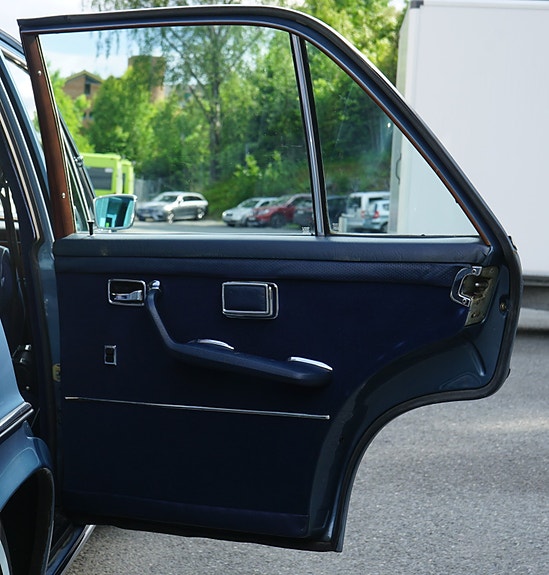 Mercedes-Benz 280 SE 26 of 30
