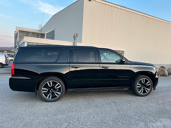 Chevrolet Suburban 17 of 30