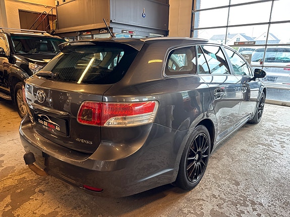 Toyota Avensis 6 of 18