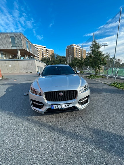 Jaguar F-PACE 23 of 28