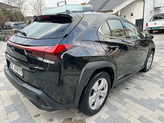 Lexus UX-Serie 14 of 19